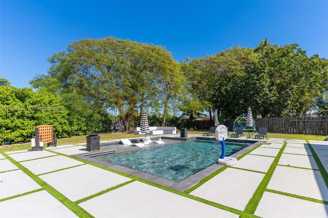 13741 SW 72nd Ter, Miami, FL 33183