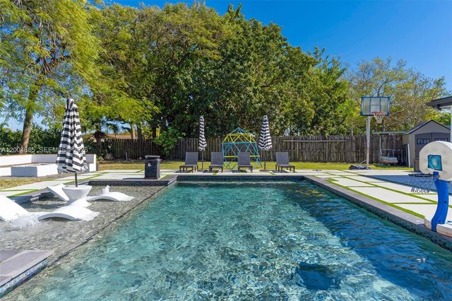 13741 SW 72nd Ter, Miami, FL 33183