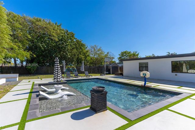 13741 SW 72nd Ter, Miami, FL 33183