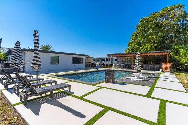 13741 SW 72nd Ter, Miami, FL 33183