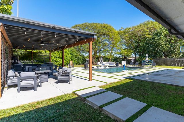 13741 SW 72nd Ter, Miami, FL 33183