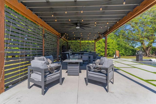 13741 SW 72nd Ter, Miami, FL 33183