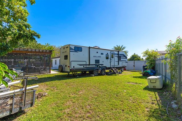 13741 SW 72nd Ter, Miami, FL 33183