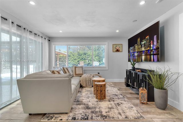 13741 SW 72nd Ter, Miami, FL 33183