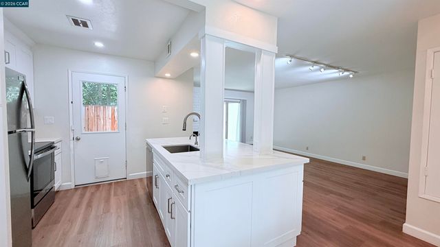 1065 San Ramon Valley Blvd, Danville, CA 94526