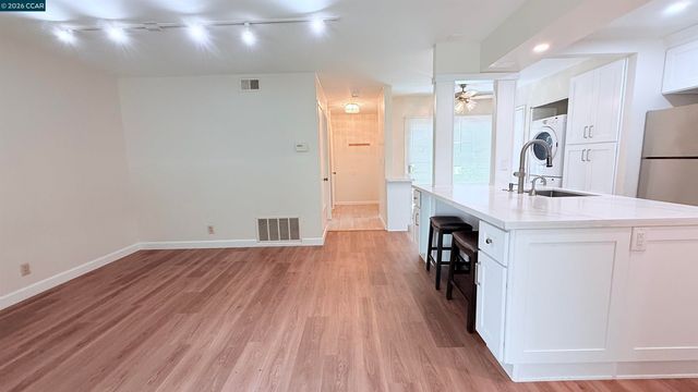 1065 San Ramon Valley Blvd, Danville, CA 94526