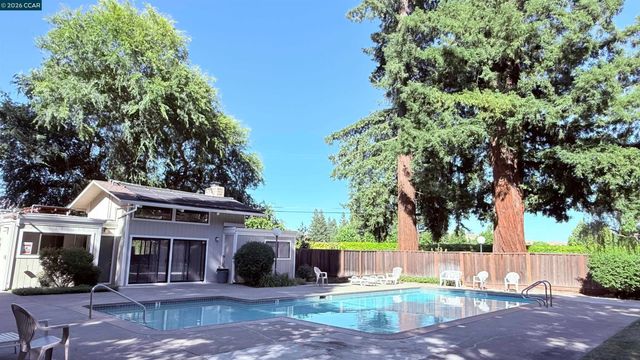 1065 San Ramon Valley Blvd, Danville, CA 94526