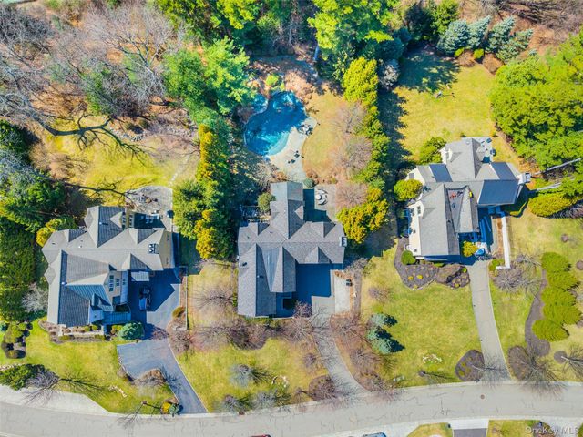 9 Earle Drive, Muttontown, NY 11791