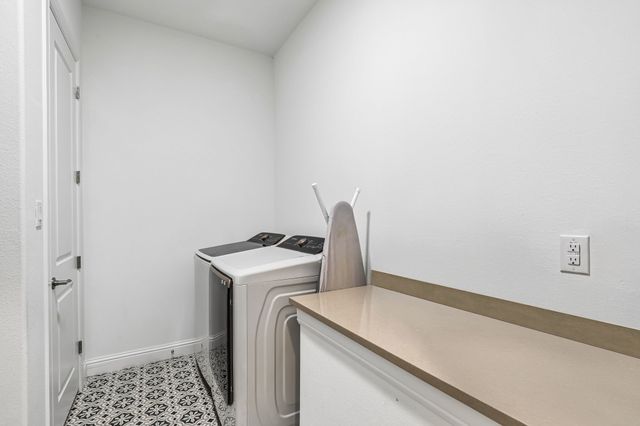 515 W Laureland Road, Dallas, TX 75232