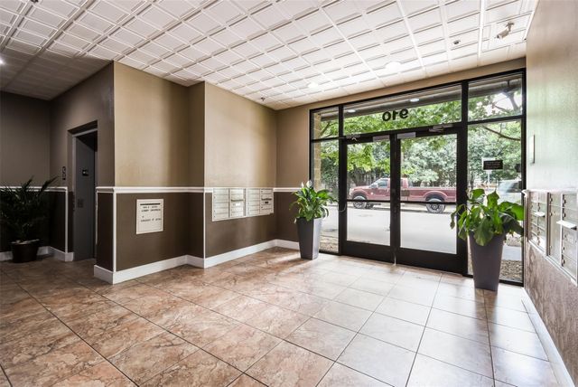 910 W 25th ST 503, Austin, TX 78705