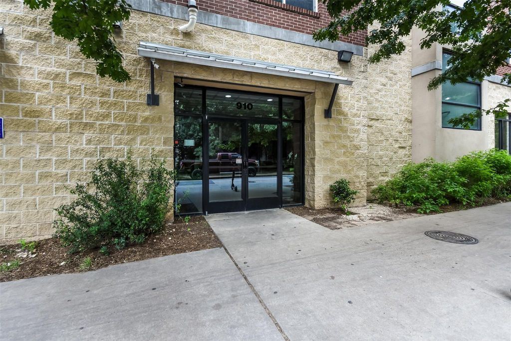 910 W 25th ST 503, Austin, TX 78705