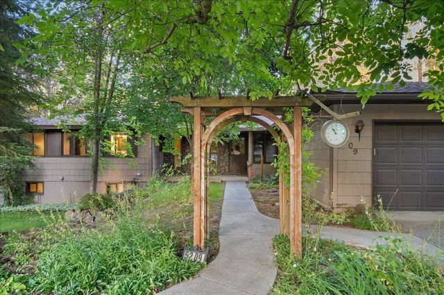 5209 W Myrtlewood Ct, Spokane, WA 99208