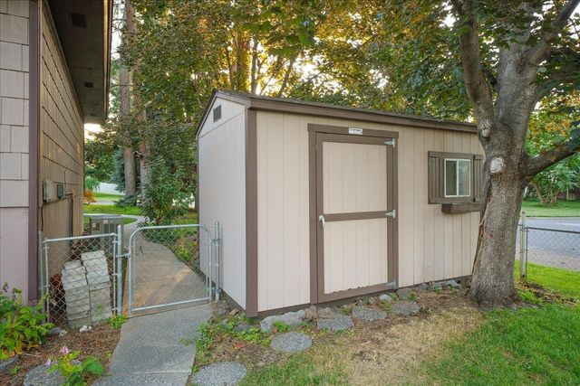 5209 W Myrtlewood Ct, Spokane, WA 99208