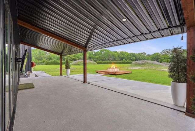 2743 Bobville Rd, Montgomery, TX 77316