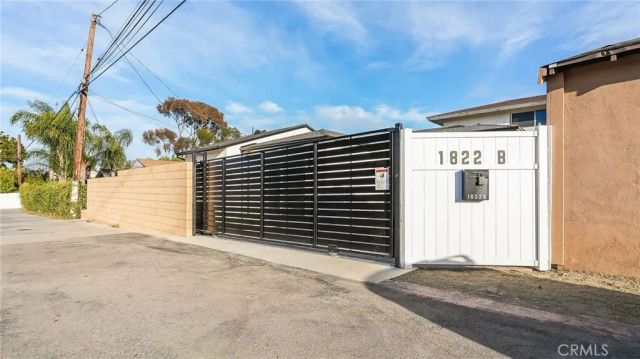 1822 Pomona Ave B, Costa Mesa, CA 92627