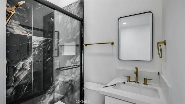 1822 Pomona Ave B, Costa Mesa, CA 92627