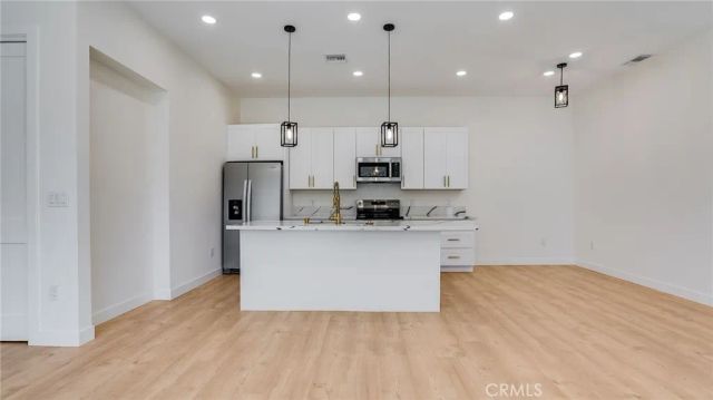 1822 Pomona Ave B, Costa Mesa, CA 92627