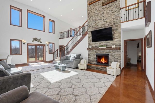 886 Henik Rd., Mt Vernon, IA 52314