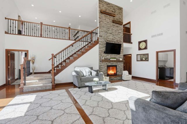 886 Henik Rd., Mt Vernon, IA 52314