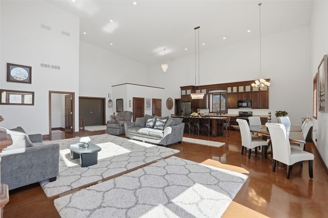 886 Henik Rd., Mt Vernon, IA 52314