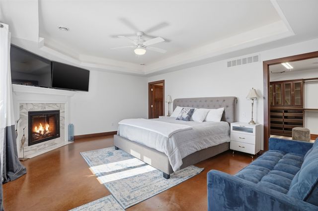 886 Henik Rd., Mt Vernon, IA 52314