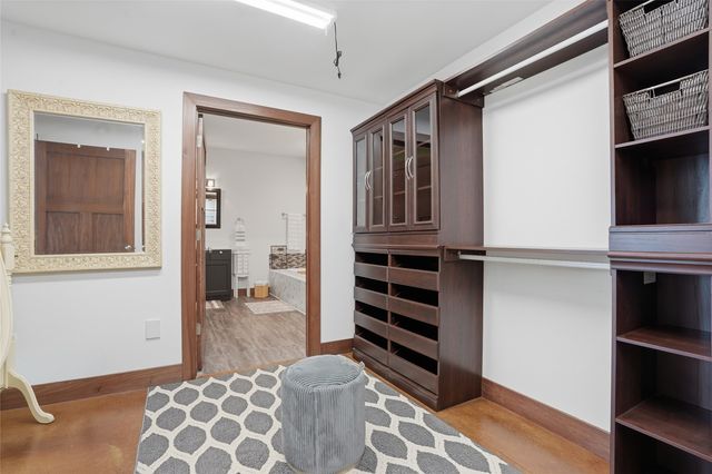 886 Henik Rd., Mt Vernon, IA 52314