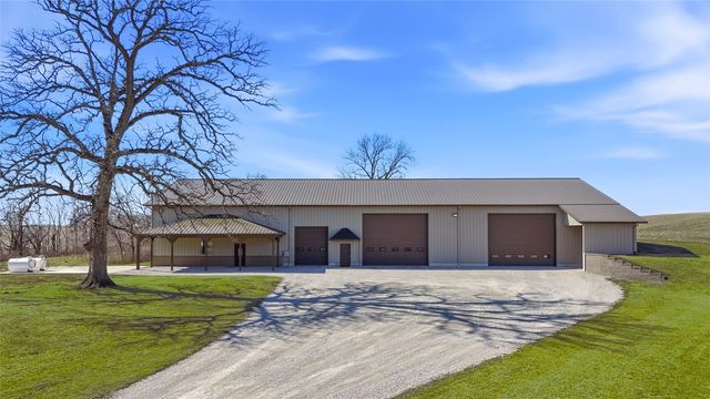 886 Henik Rd., Mt Vernon, IA 52314