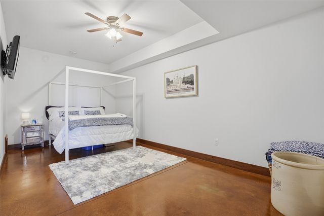 886 Henik Rd., Mt Vernon, IA 52314