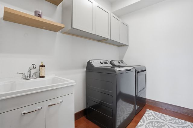 886 Henik Rd., Mt Vernon, IA 52314