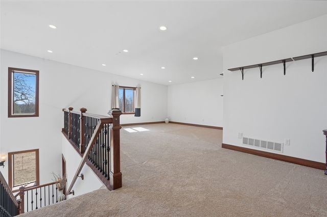 886 Henik Rd., Mt Vernon, IA 52314