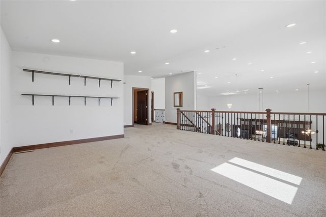 886 Henik Rd., Mt Vernon, IA 52314