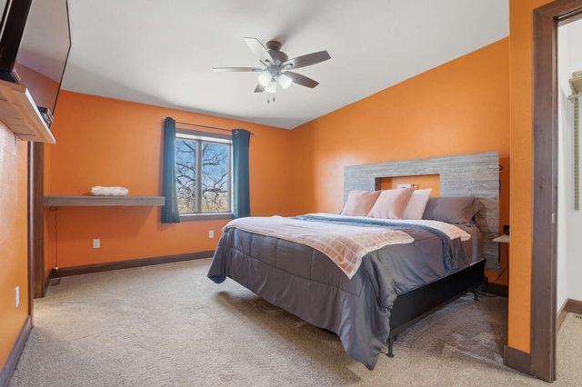 886 Henik Rd., Mt Vernon, IA 52314