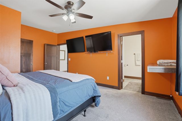 886 Henik Rd., Mt Vernon, IA 52314