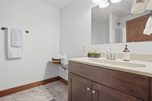 886 Henik Rd., Mt Vernon, IA 52314