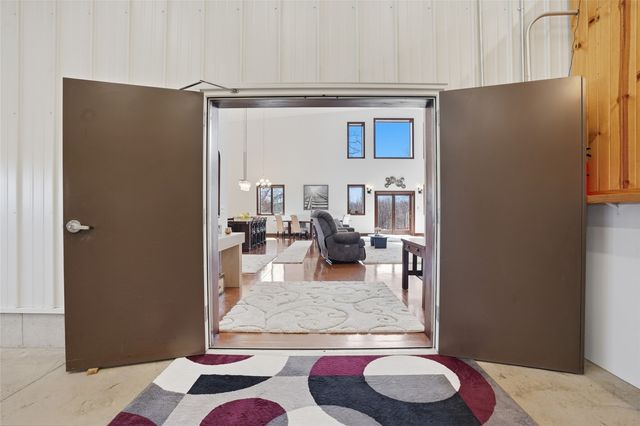 886 Henik Rd., Mt Vernon, IA 52314