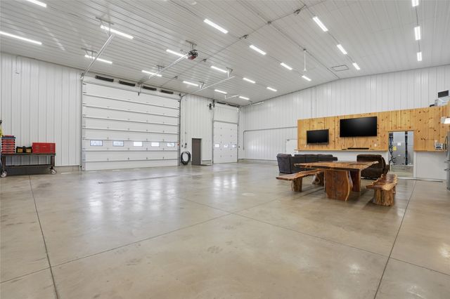 886 Henik Rd., Mt Vernon, IA 52314