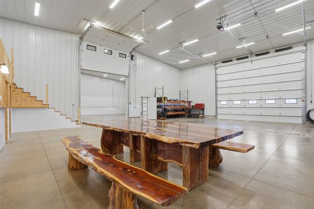 886 Henik Rd., Mt Vernon, IA 52314