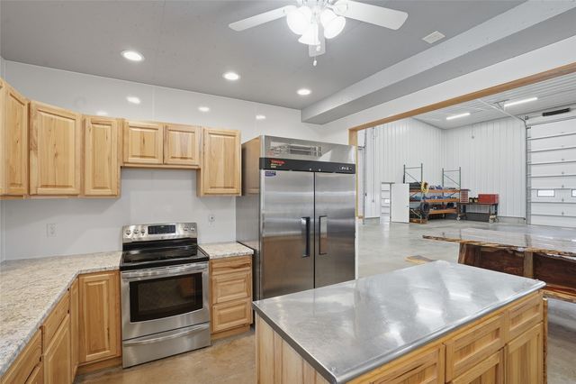 886 Henik Rd., Mt Vernon, IA 52314