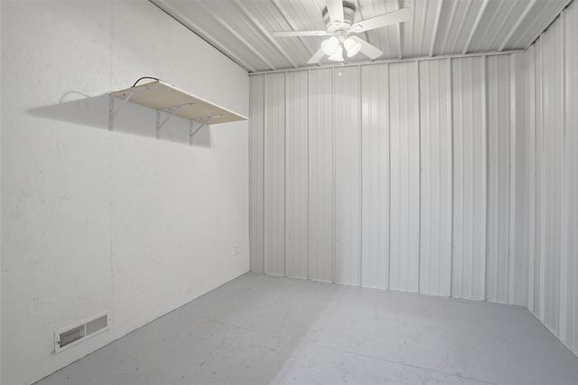 886 Henik Rd., Mt Vernon, IA 52314