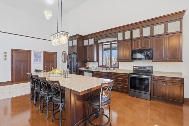 886 Henik Rd., Mt Vernon, IA 52314