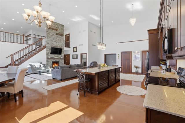 886 Henik Rd., Mt Vernon, IA 52314