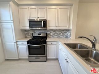 6020 Seabluff Drive 302, Playa Vista, CA 90094