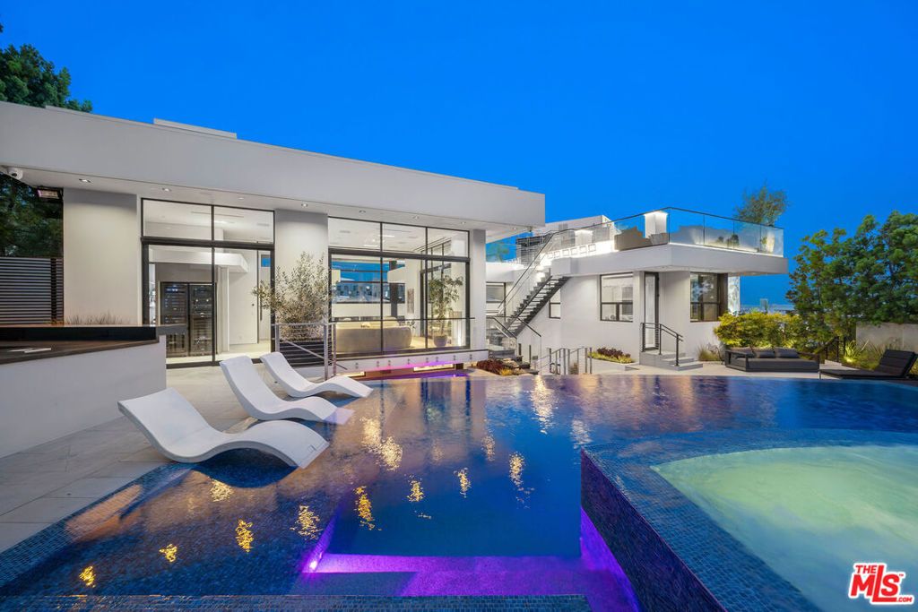 1317 Londonderry Place, Los Angeles, CA 90069 — exterior