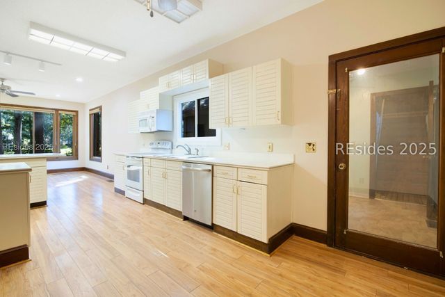 1 Royal James Dr, Hilton Head Island, SC 29926