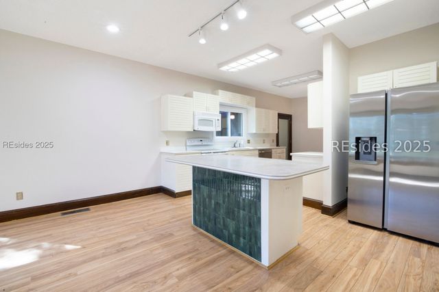 1 Royal James Dr, Hilton Head Island, SC 29926