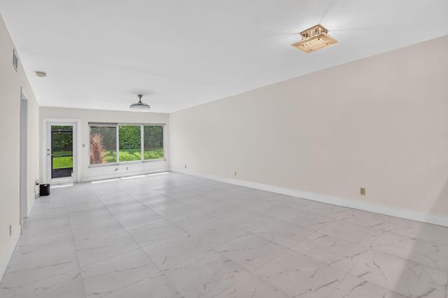 9095 Flynn Circle 6, Boca Raton, FL 33496