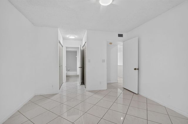 9095 Flynn Circle 6, Boca Raton, FL 33496