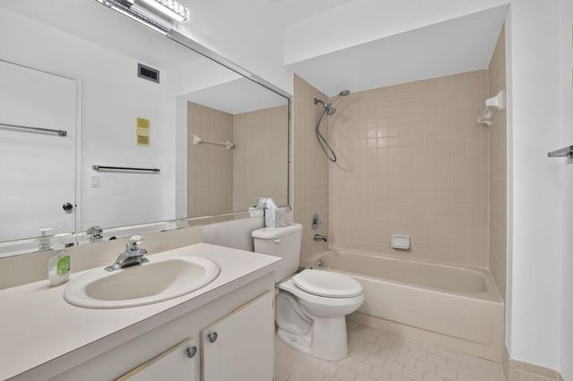 9095 Flynn Circle 6, Boca Raton, FL 33496