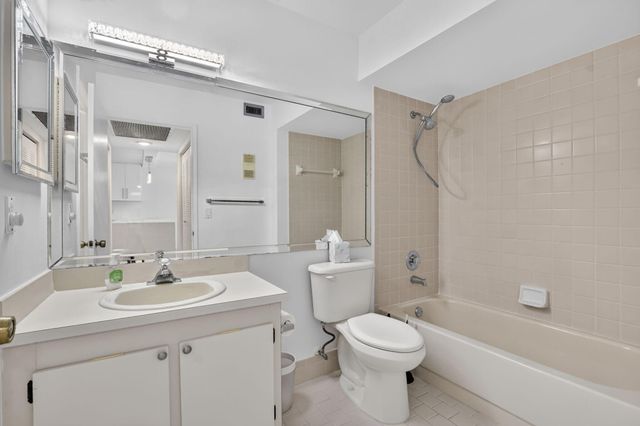 9095 Flynn Circle 6, Boca Raton, FL 33496