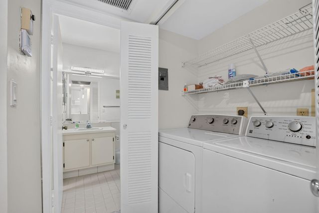 9095 Flynn Circle 6, Boca Raton, FL 33496